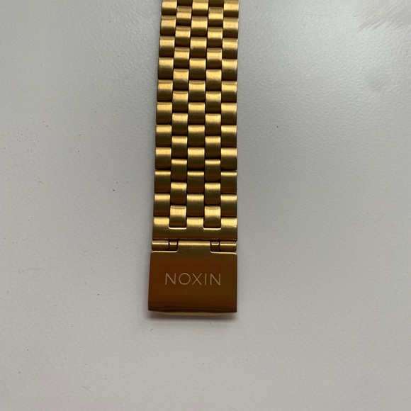 Nixon watch - Picture 4 of 4